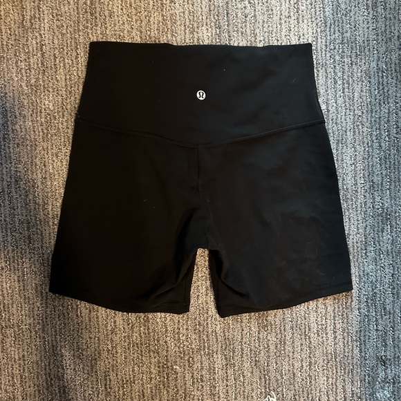 Black lululemon biker shorts - Picture 1 of 3